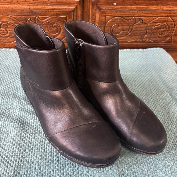 Clarks Shoes - Clarks Women's Leather Zip Up Ankle Boots Black Size 5 1/2 Flat Soft Comfort